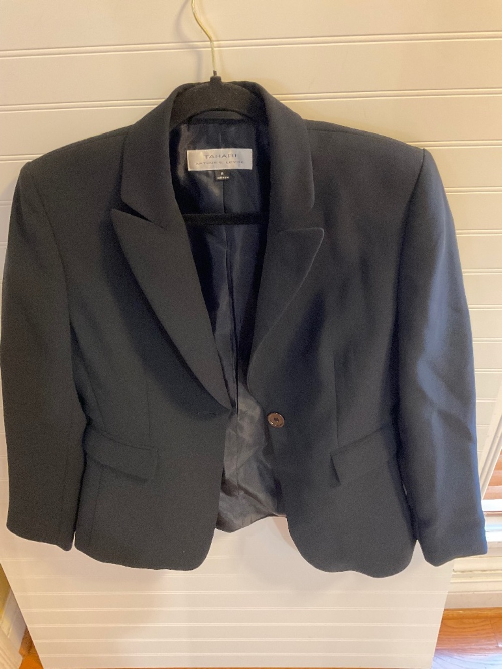 Tahari Arthur S Levine Black One Button Career Women’s Blazer Size: 6 Pre Owned